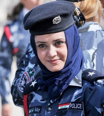 gambar polis yang cantik dan hot di seluruh dunia 10
