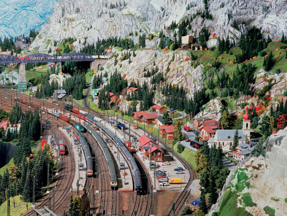 model landasan kereta api terbesar di dunia 1