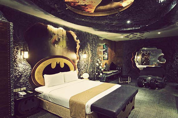 Batman-Hotel-room-in-Taiwan-5