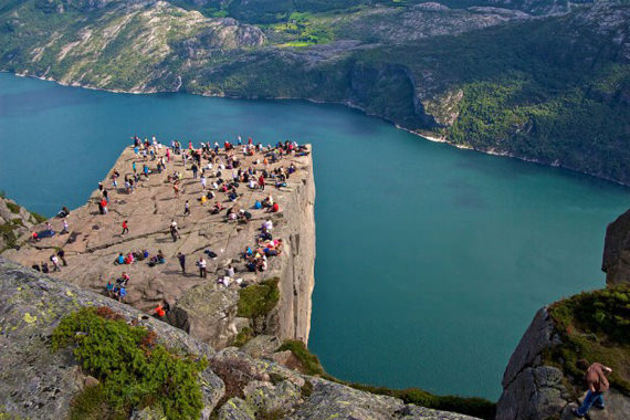 Preikestolen-The-Rock-For-The-Brave-Peoples-001