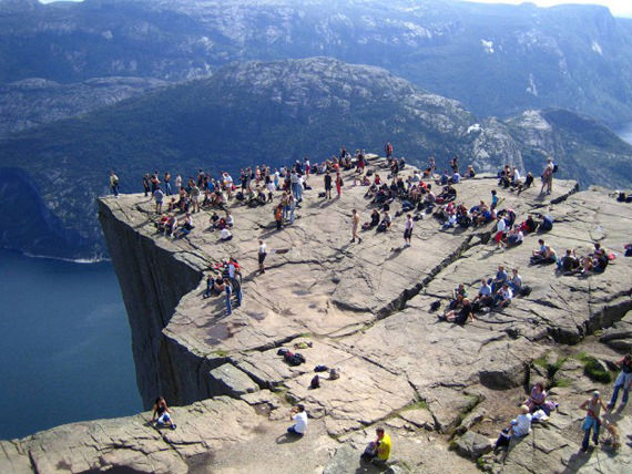 Preikestolen-The-Rock-For-The-Brave-Peoples-002