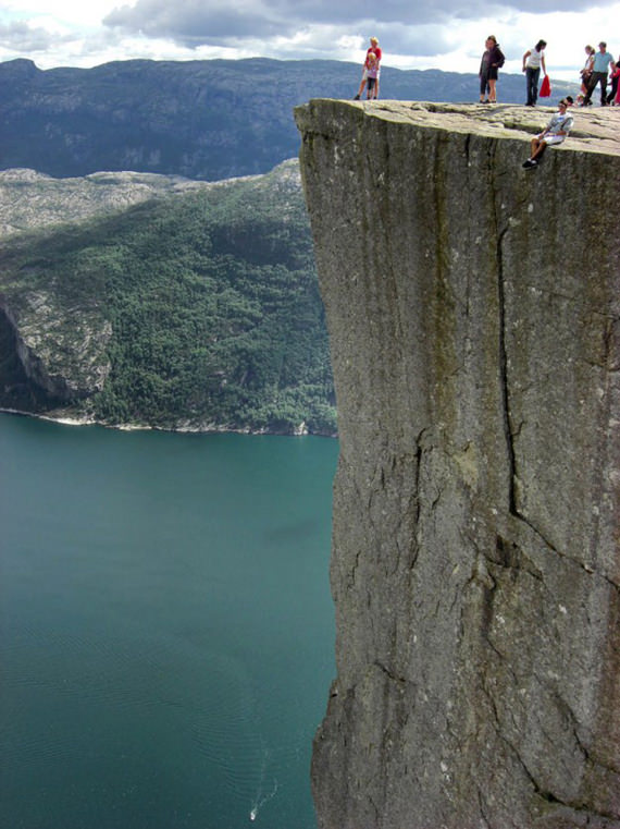 Preikestolen-The-Rock-For-The-Brave-Peoples-005