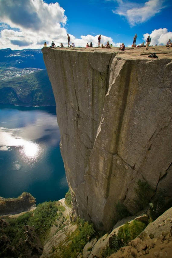Preikestolen-The-Rock-For-The-Brave-Peoples-010