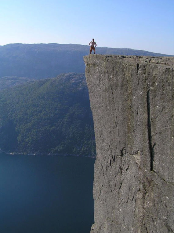 Preikestolen-The-Rock-For-The-Brave-Peoples-014
