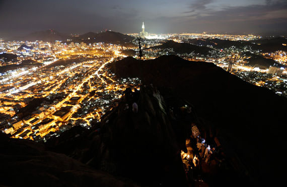 permandangan dari Jabal Nur waktu malam