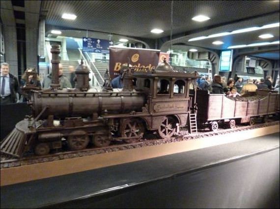 02-chocolate-train 02-chocolate-train