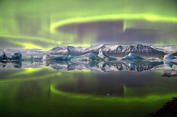 Aurora over a Glacier Lagoon oleh James Woodend (UK)