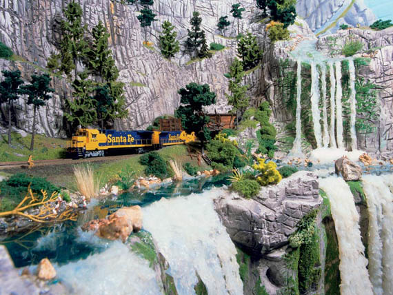 model landasan kereta api terbesar di dunia 17