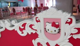A-Hello-Kitty-Themed-Restaurant-011