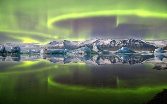 Aurora over a Glacier Lagoon oleh James Woodend (UK)